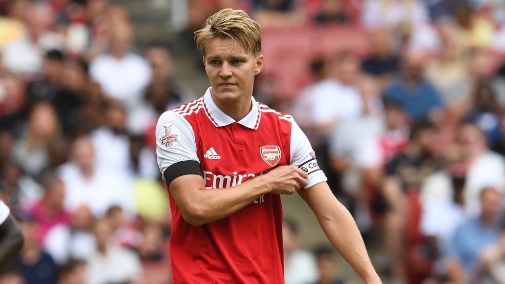 Martin Odegaard fixes his Arsenal captains armband